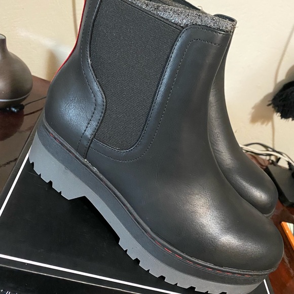 MIA Shoes - Cute black boots Size 9